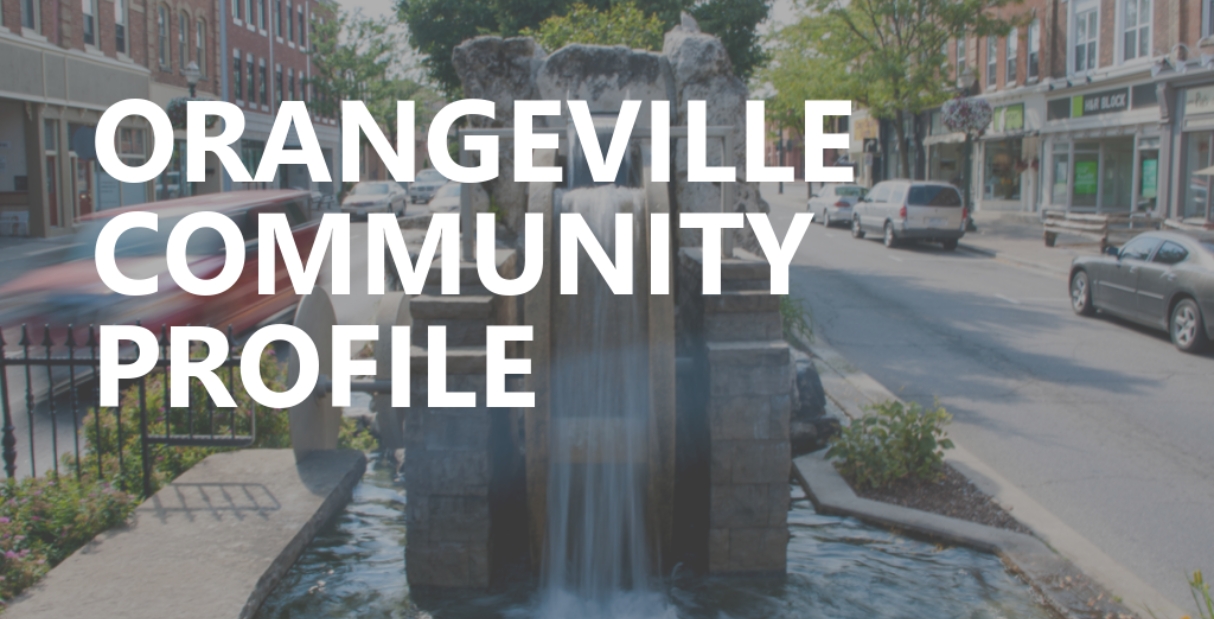 Downtown Orangeville street boulevard with fountain in the middle